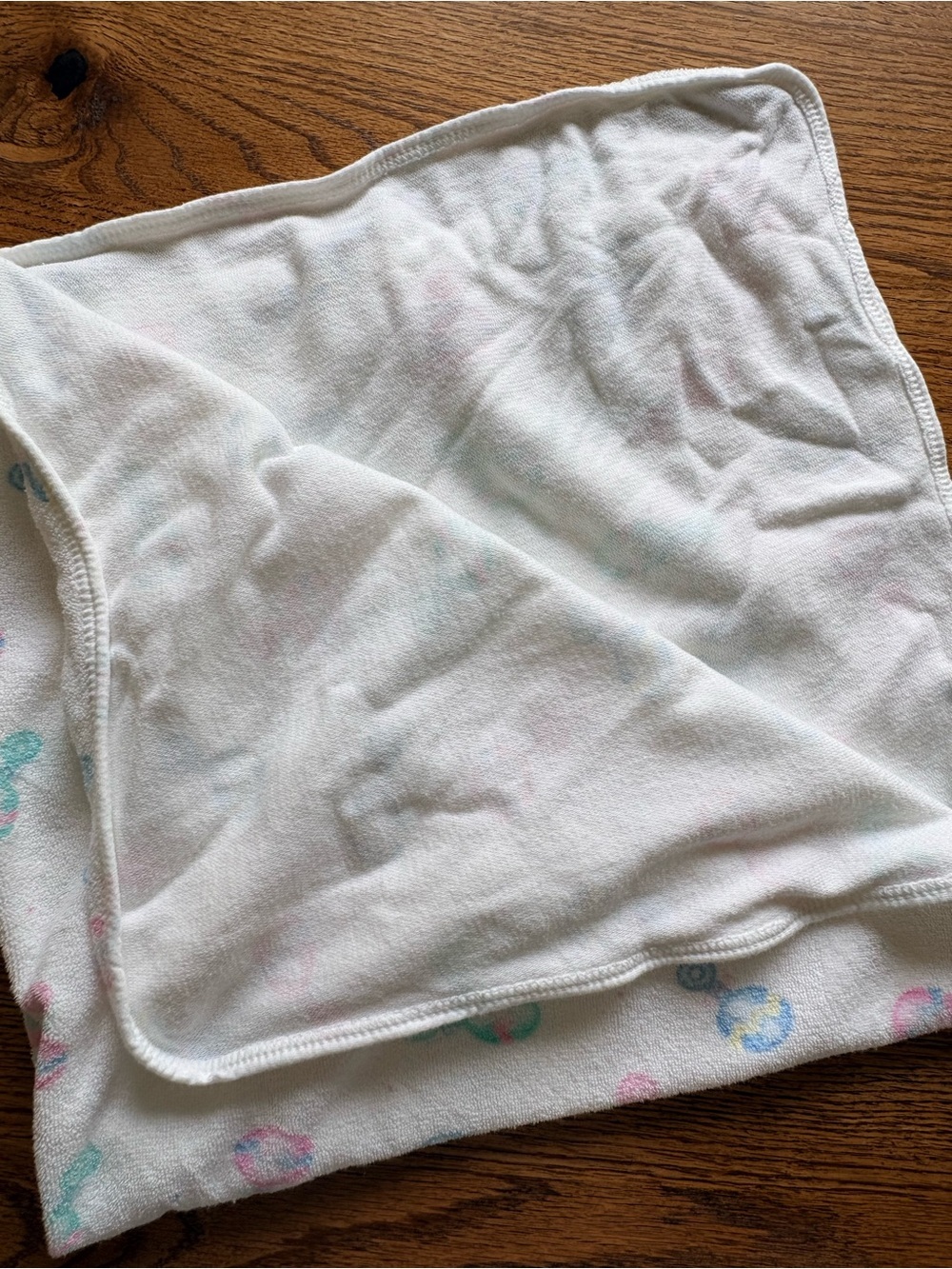 Vintage Carters-style Baby Hooded towel with Pastel Rattle Print - Picture 5 of 6